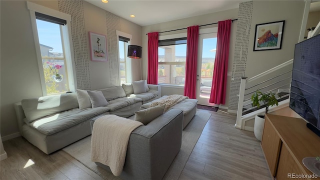 living area featuring light wood-style floors, recessed lighting, and baseboards