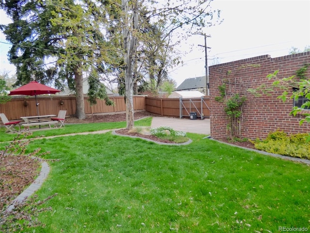 view of yard featuring a fenced backyard and a patio area