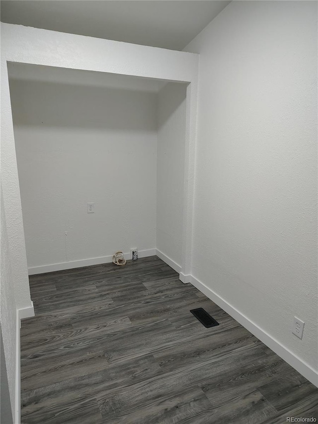 washroom with dark wood-style floors, baseboards, and visible vents