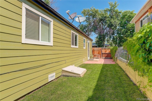 view of yard featuring a patio