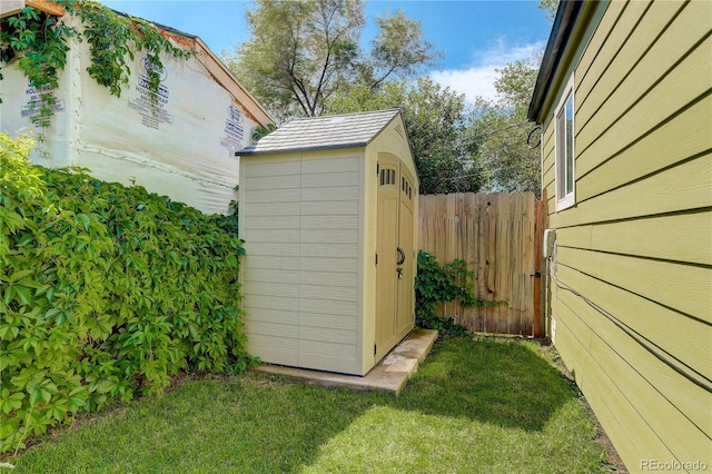 view of outbuilding featuring a lawn