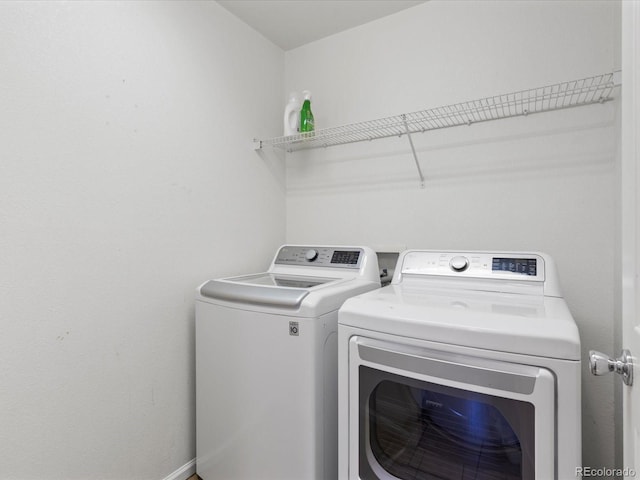 4816 S Elk Way, Aurora, CO 80016 - laundry area featuring independent washer and dryer