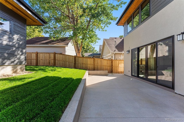 view of yard with a patio