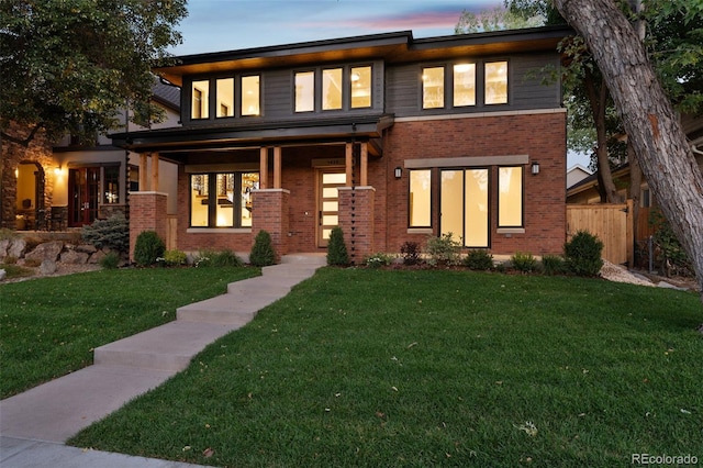 view of front of house featuring a lawn