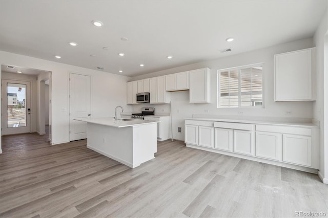 6646 N Nepal St, Aurora, CO 80019 - kitchen featuring stainless steel appliances, a sink, healthy amount of natural light, white cabinets, and recessed lighting