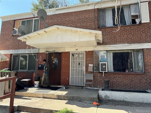 view of front of property featuring a patio