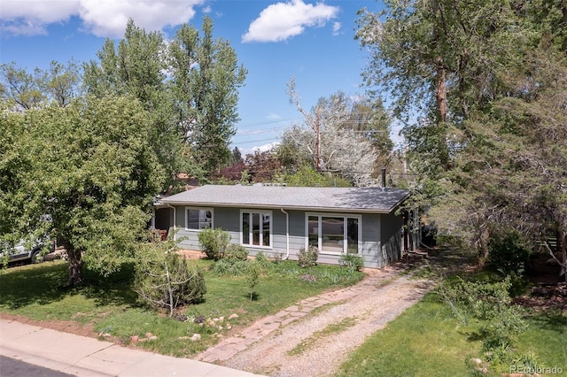 270 31st St, Boulder, CO 80305 - ranch-style home featuring dirt driveway and a front yard