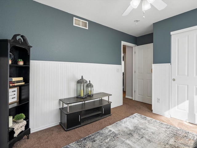 carpeted bedroom featuring ceiling fan