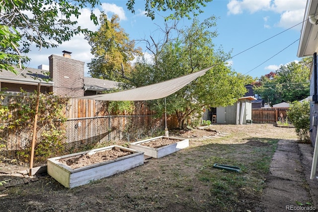 view of yard with a storage unit