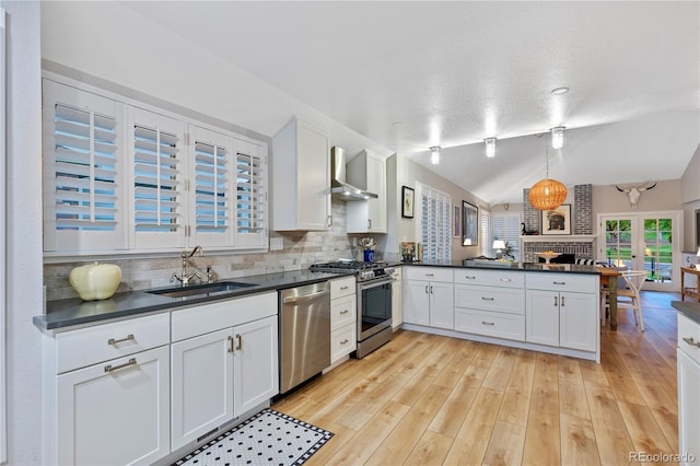 13 Pinyon Pine Rd, Littleton, CO 80127 - kitchen with stainless steel appliances, a sink, a peninsula, dark countertops, and lofted ceiling