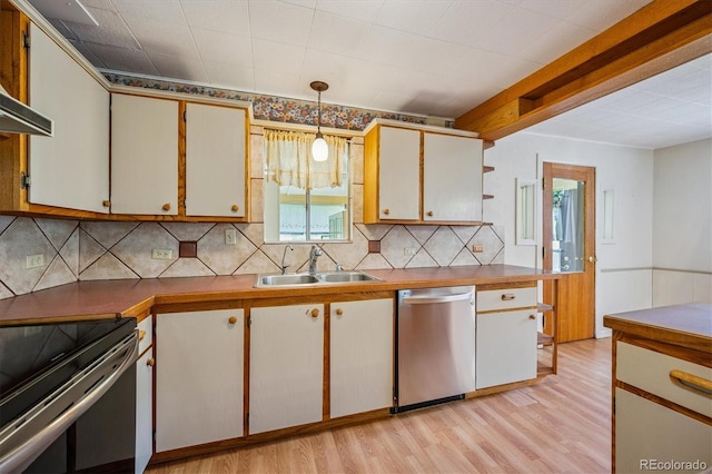 5818 S Skyline Dr, Evergreen, CO 80439 - kitchen with stainless steel dishwasher, decorative backsplash, light wood finished floors, hanging light fixtures, and range with electric stovetop