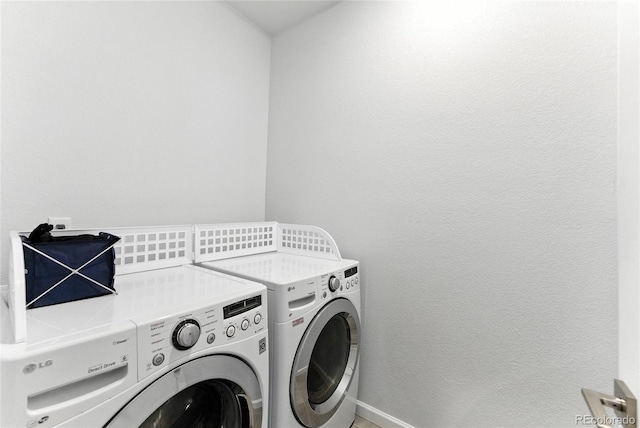 15501 E 112th Ave Unit 6F, Commerce City, CO 80022 - laundry area featuring washing machine and dryer and baseboards