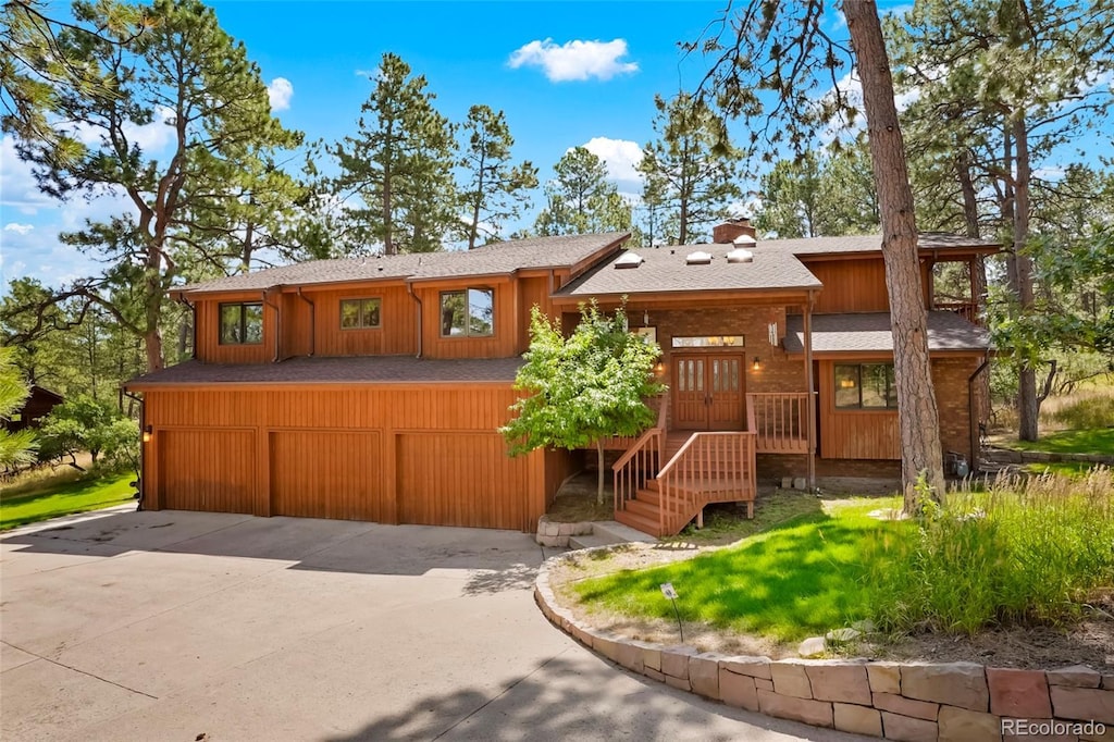 view of front facade featuring a garage