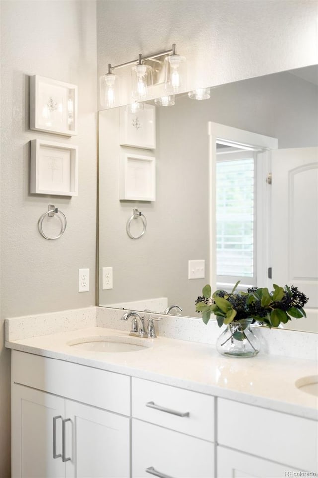 23421 E Rockinghorse Pkwy, Aurora, CO 80016 - full bath with double vanity