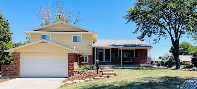 view of front of house featuring a front lawn