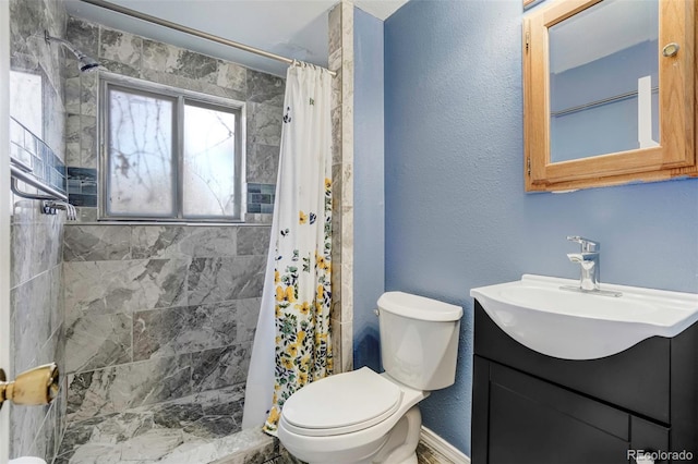 bathroom with a shower with shower curtain, vanity, and toilet