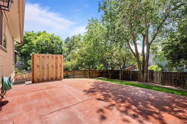 8725 Meadowlark Cir, Highlands Ranch, CO 80126 - fenced backyard with a patio