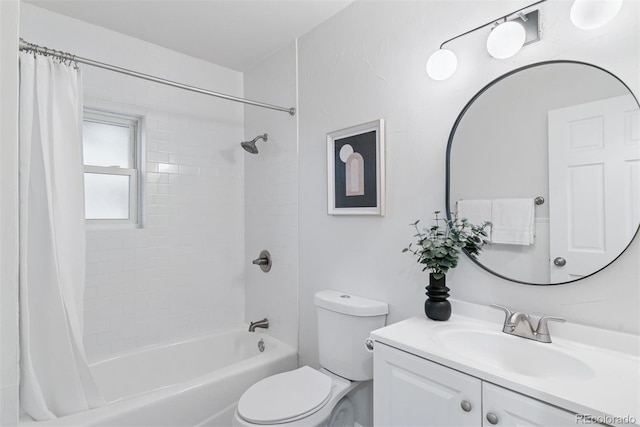 4003 Federal Blvd, Denver, CO 80211 - full bathroom with toilet, vanity, and shower / tub combo with curtain
