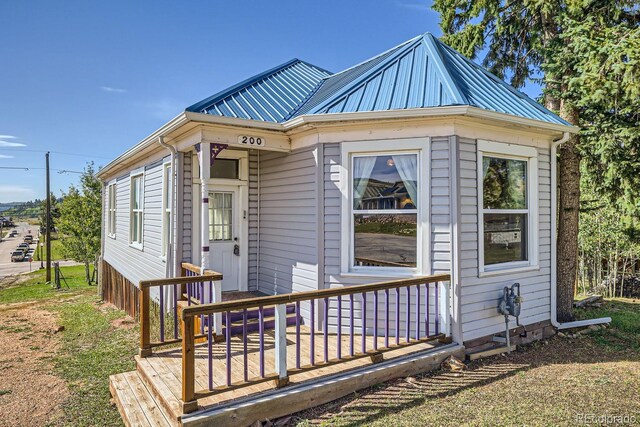 view of front facade with a deck