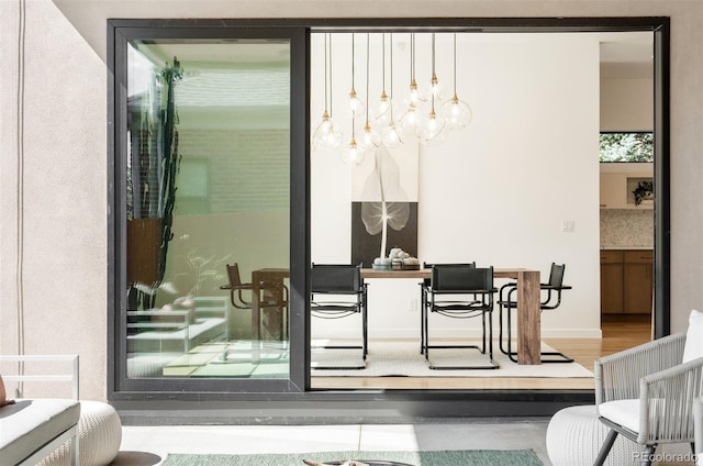entryway featuring a chandelier and wood finished floors