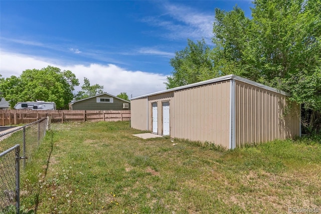10911 W 44th Pl, Wheat Ridge, CO 80033 - view of yard with a detached garage and an outbuilding