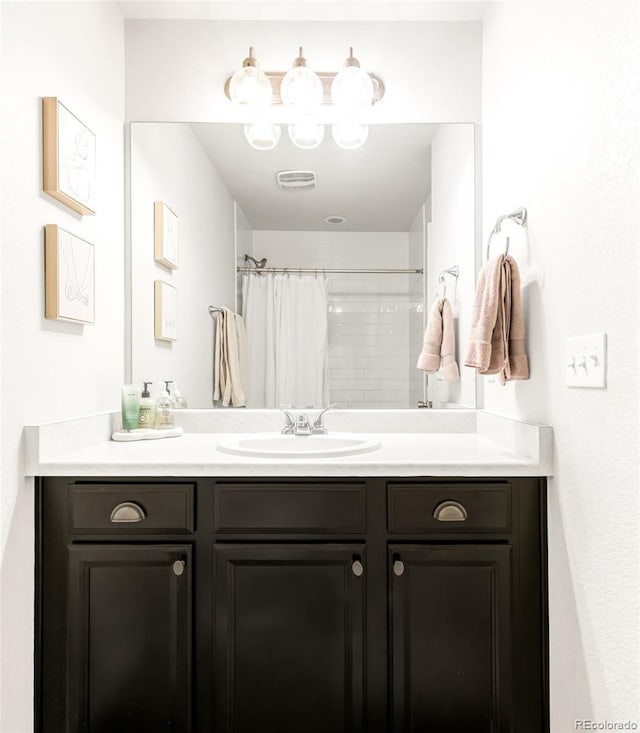5025 Central Park Blvd, Denver, CO 80238 - full bath featuring vanity and curtained shower