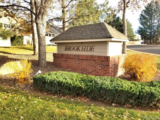 view of community / neighborhood sign