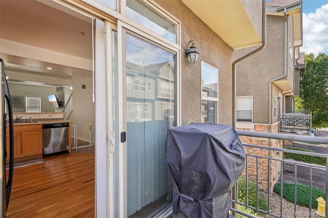 balcony featuring sink and grilling area