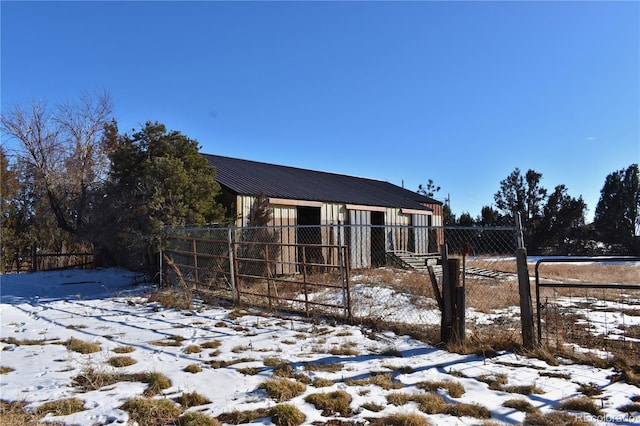 view of front of property with an outbuilding