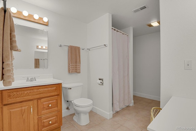 full bath featuring tile patterned floors, toilet, vanity, a shower with shower curtain, and baseboards