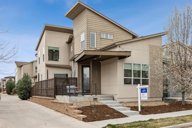 view of front facade featuring stucco siding and a porch