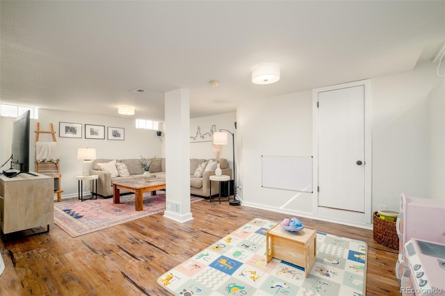 living area featuring light wood-style floors and baseboards