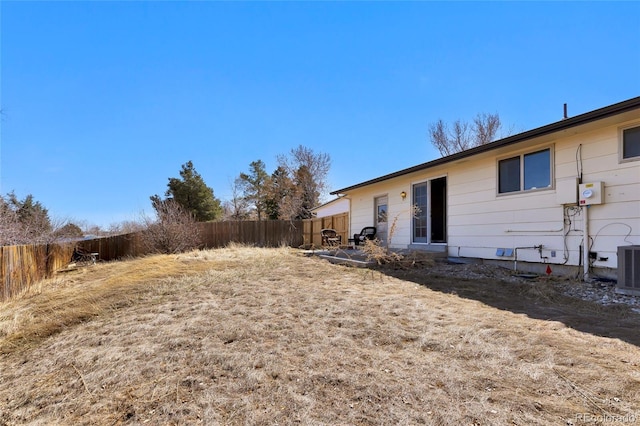 view of yard featuring a fenced backyard