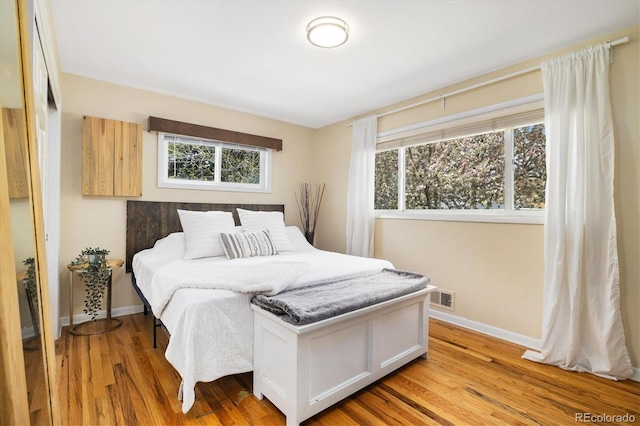 882 E Briarwood Cir, Centennial, CO 80122 - bedroom featuring baseboards, visible vents, and light wood-style floors