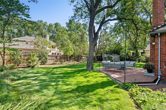 view of yard featuring an outdoor living space