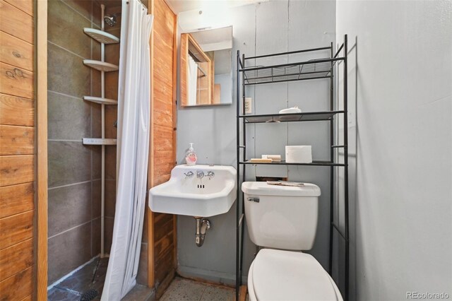 6050 Marshall Ct, Arvada, CO 80003 - bathroom featuring toilet, a sink, and curtained shower