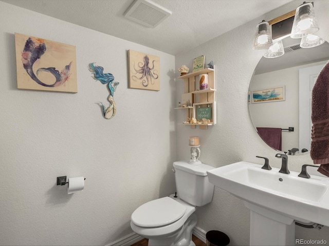 6166 S Dover St, Littleton, CO 80123 - half bath featuring a textured wall and a textured ceiling