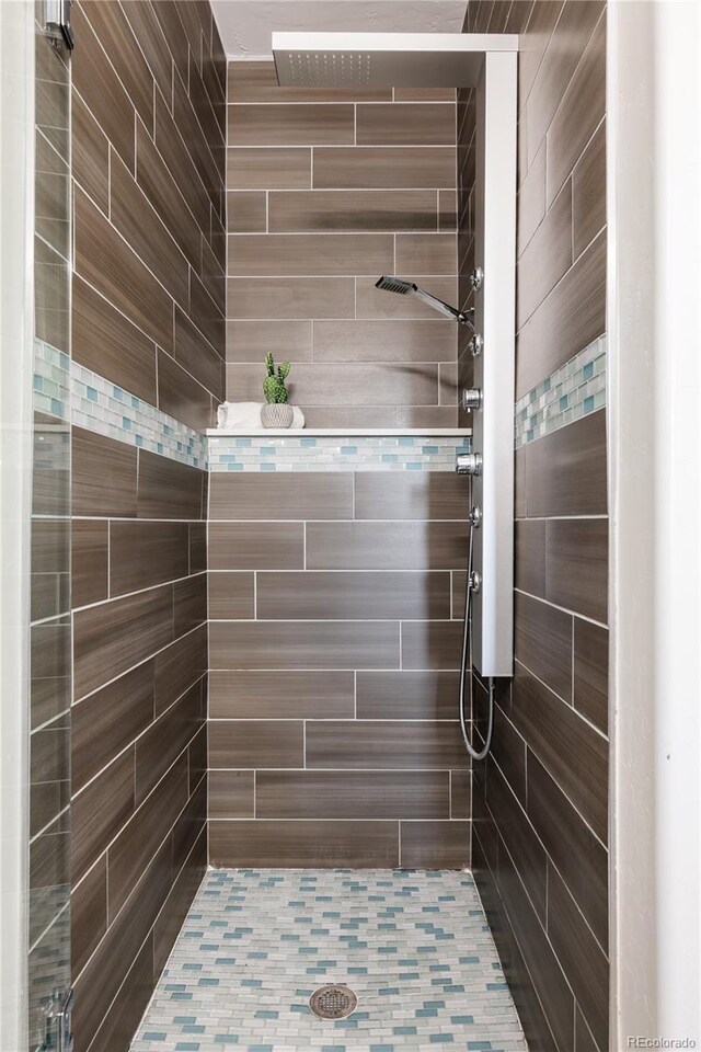 1932 W 32nd Ave, Denver, CO 80211 - full bathroom featuring a tile shower