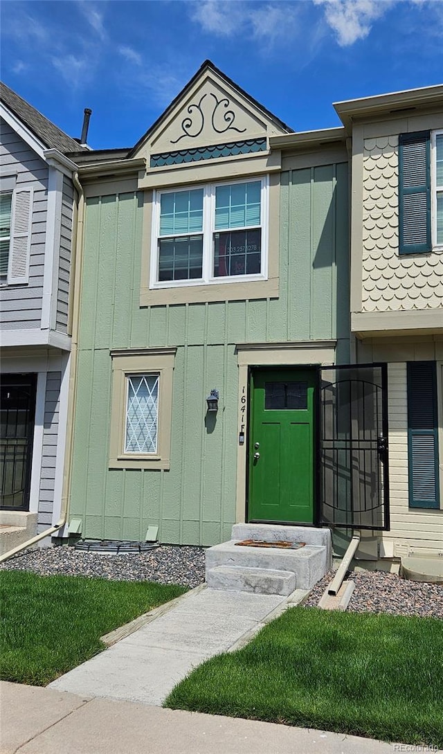 1641 S Idalia Cir Unit F, Aurora, CO 80017 - view of front facade featuring board and batten siding