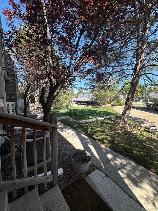 11576 E Bayaud Dr, Aurora, CO 80012 - view of green lawn