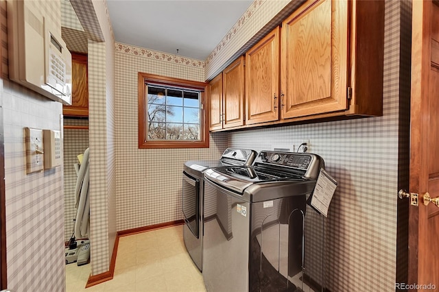 washroom featuring cabinets and washing machine and clothes dryer