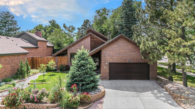 view of front of home featuring a front yard