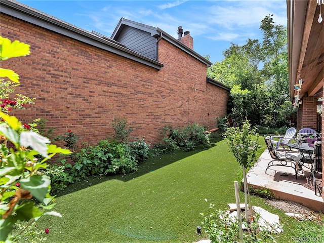 view of yard with a patio