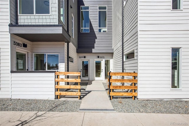 5363 W 14th Ave, Lakewood, CO 80214 - view of exterior entry with a balcony