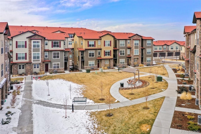 surrounding community featuring a residential view