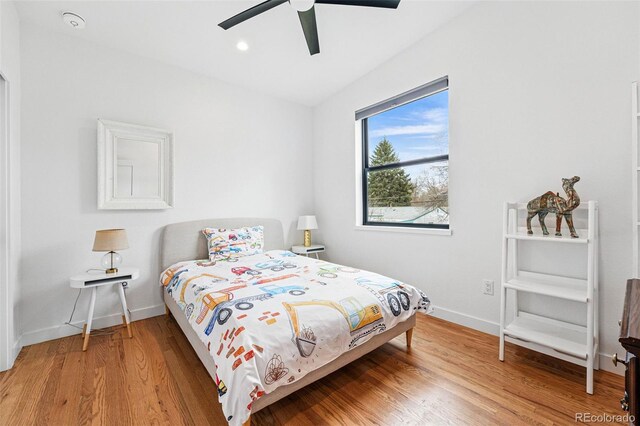 bedroom featuring baseboards, light wood-style flooring, ceiling fan, and recessed lighting