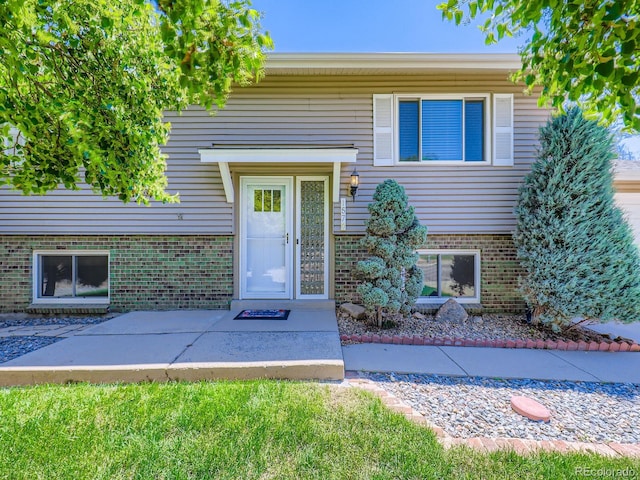 1576 S Ursula Ct, Aurora, CO 80012 - doorway to property featuring brick siding and a patio area