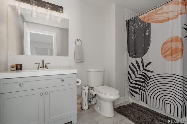 8559 W 75th Pl, Arvada, CO 80005 - full bath featuring toilet, vanity, tile patterned flooring, and curtained shower