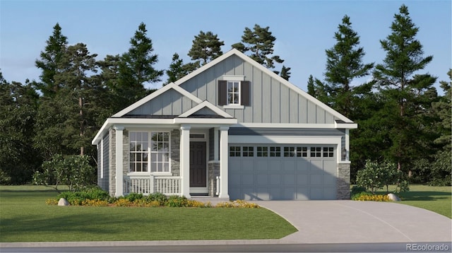 view of front facade featuring a front yard