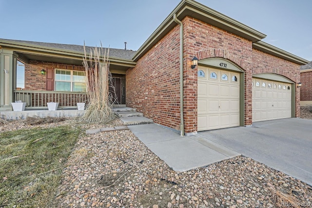 single story home featuring a garage